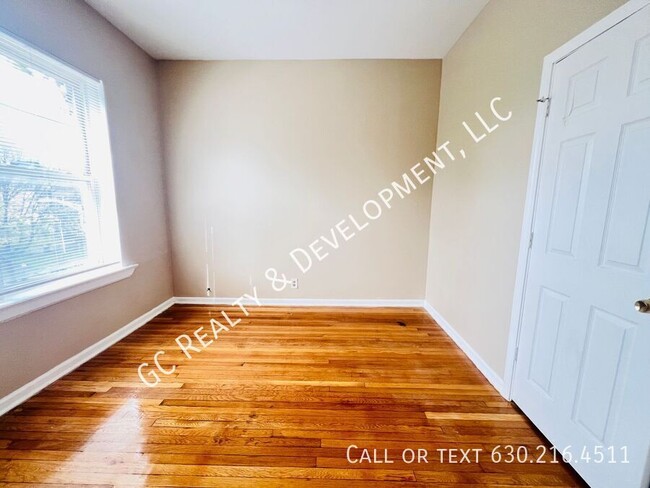 Building Photo - *** $1000 OFF RENT - 4 BEDROOM - 1 BTH / H...