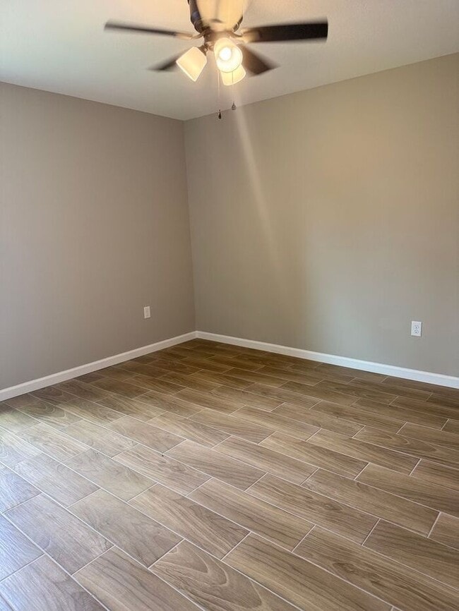 Building Photo - 277 Oak Ln Cir