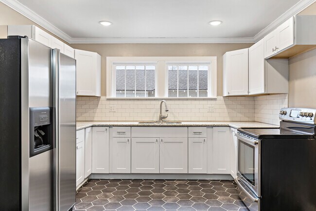 Building Photo - 227 E 17th Ave