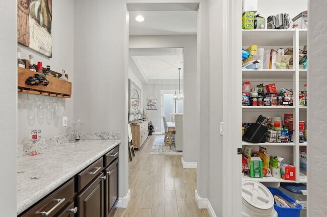 Building Photo - 10702 E Lumiere Ave