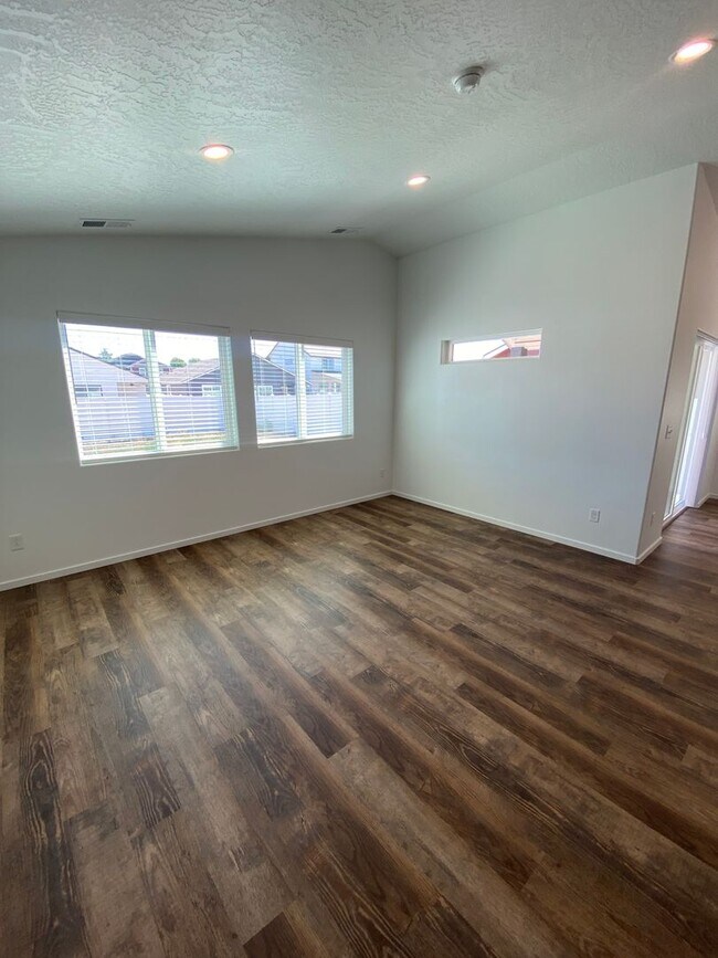 Building Photo - Newly Built 3 Bed, 2 Bath in Spokane Valley!
