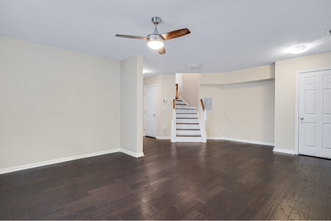 Building Photo - 9329 Lenox Pointe Dr
