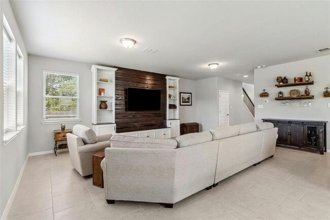 Building Photo - 112 Silver Springs Bend