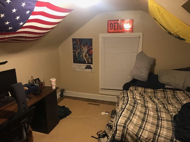 Building Photo - 1242 Old Bristol Rd