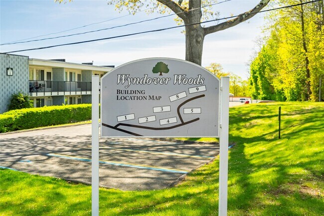 Building Photo - 5 Wyndover Woods Ln