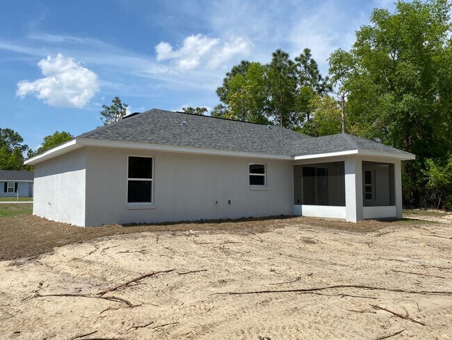 Building Photo - Custom Home - Desirable SE Ocala Neighborhood 3/2/2 **Won't Last**