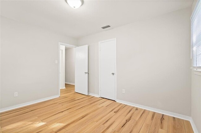 Building Photo - 1405 Middle Ring Rd