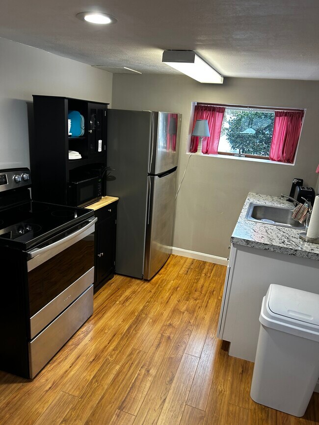 Building Photo - 195 Melendy Rd