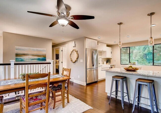 Building Photo - Beautifully Updated Edmonds Home with Spacious Fenced Backyard