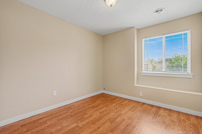 Building Photo - 18327 Buckeye Pl