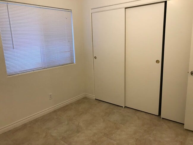 Building Photo - Move-in special: SUNRISE MOUNTAIN: This Ranch Style (Single Story) 3bed/2ba - 89156