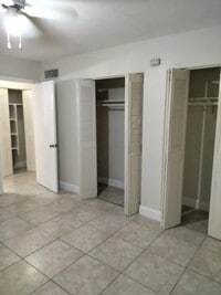 Building Photo - Large 1 Bed 1 Bath in Lauderdale Lakes