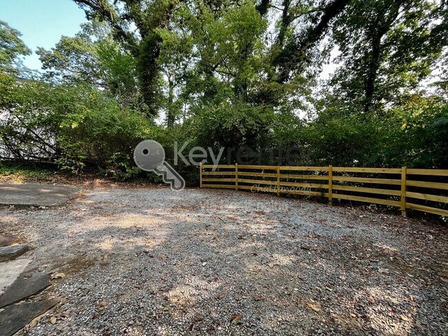 Building Photo - 1275 Duane Rd