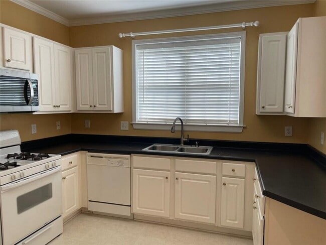 Building Photo - 2515 Longcourt Cir