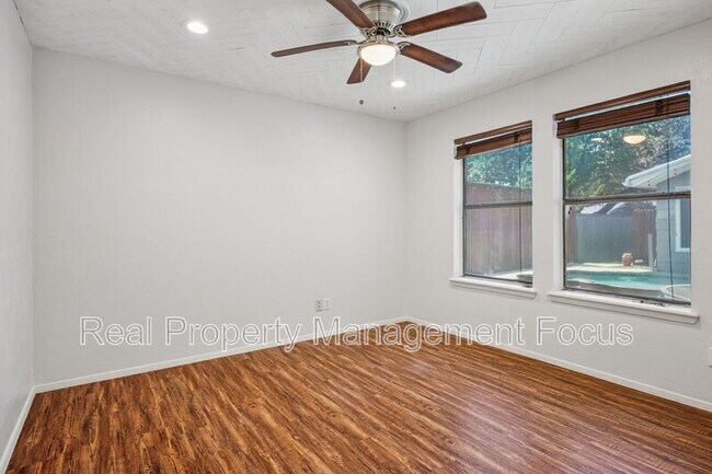 Building Photo - 2029 Whippoorwill Ln