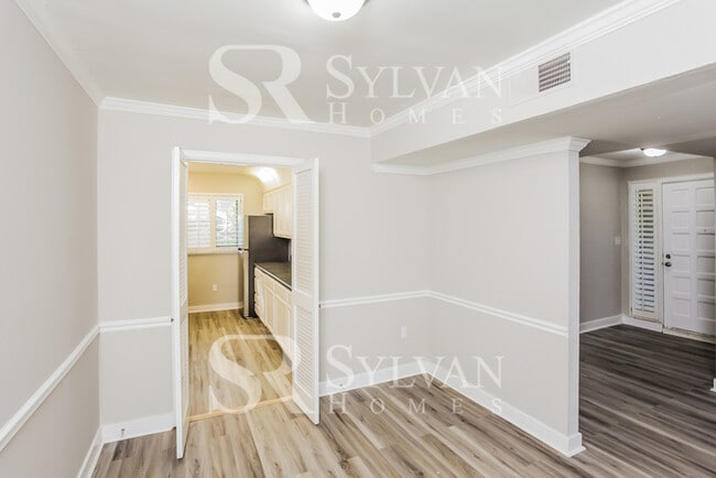 Building Photo - Feel like you are on vacation every day in this 4 bedroom, 3 bathroom home