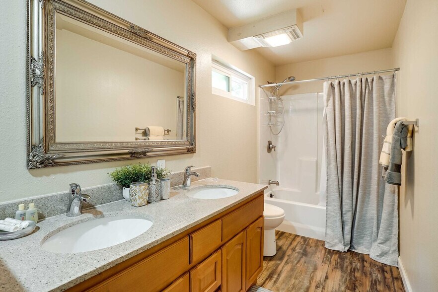 Building Photo - 5055 Old Dublin Rd