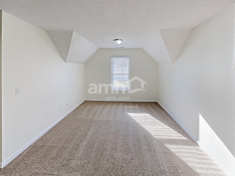 Building Photo - 1121 Lauren Way