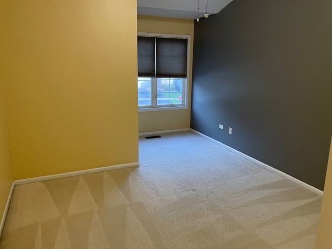 Building Photo - 1523 Golden Oak Dr