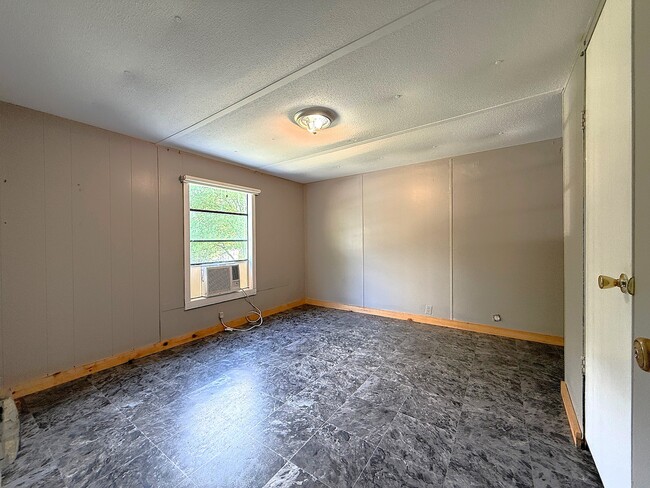 Building Photo - 4515 Saks Rd
