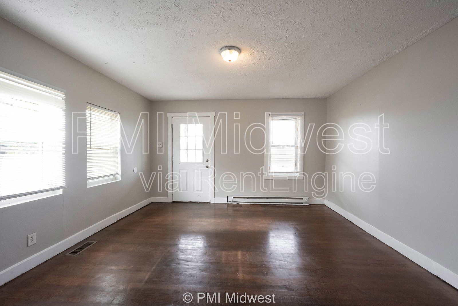 Building Photo - 2011 Applegate St