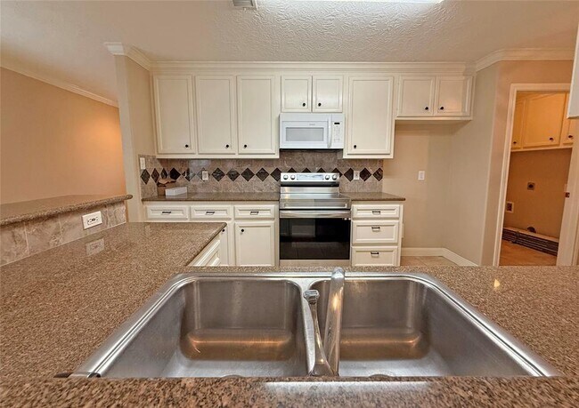Building Photo - 18421 Sunrise Oaks Ct
