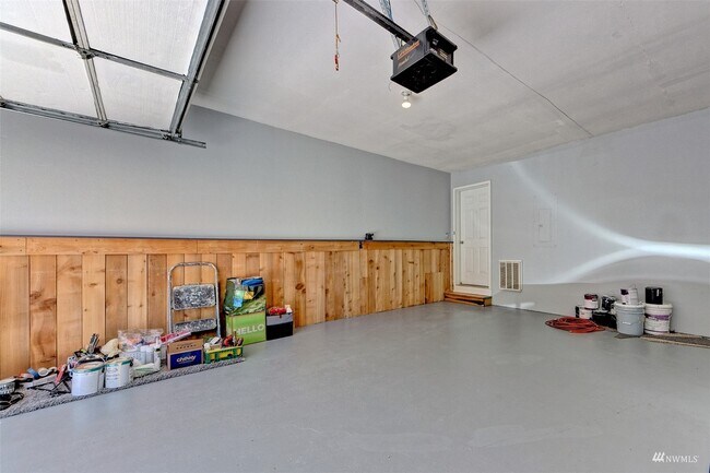 Building Photo - 31 E Peyton Pl