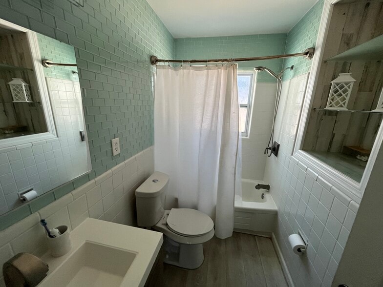 Bathroom 2 - 1833 Lombardy Dr