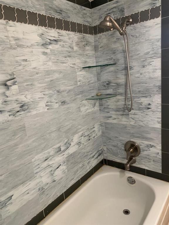 Building Photo - 7078 N Holiday Dr