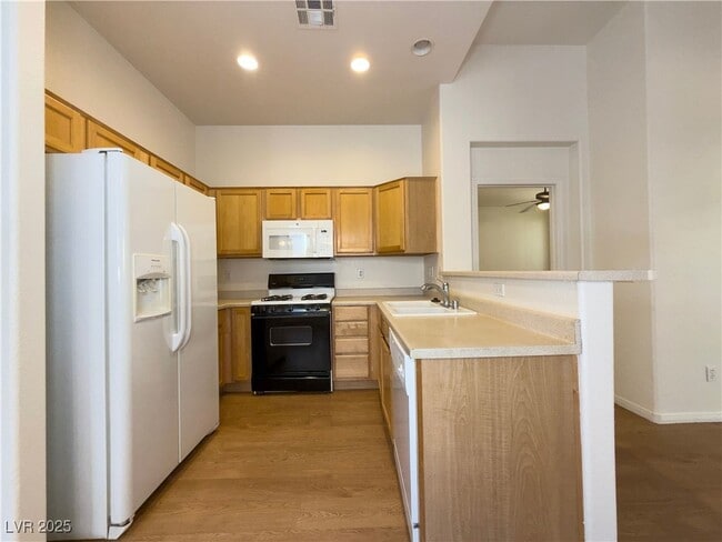 Building Photo - 10789 Muscari Way