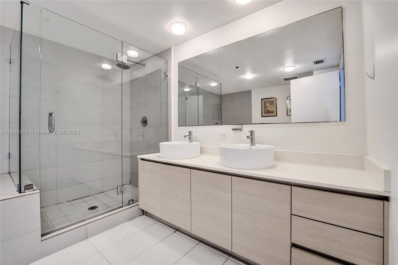 Building Photo - 2602 E Hallandale Beach Blvd