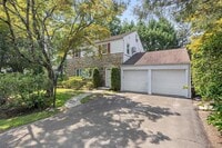 Building Photo - 1 Blackthorn Ln