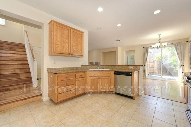 Building Photo - 280 Soaring Hawk Ln