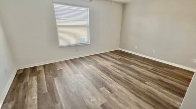 Building Photo - 609 Cresting Oak Cir