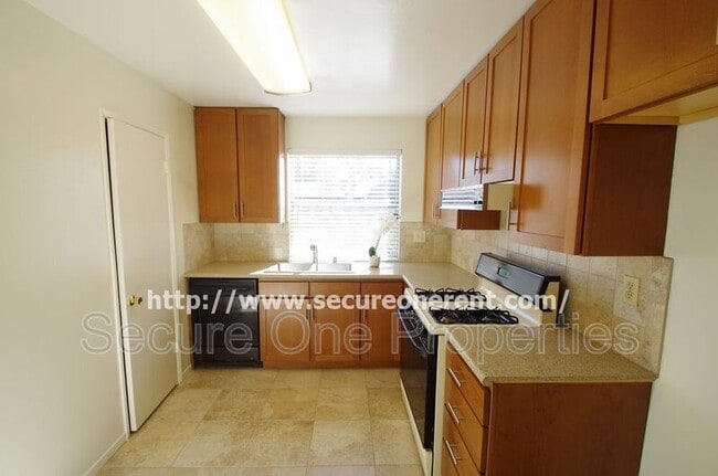 Building Photo - 31555 Lindero Canyon Rd