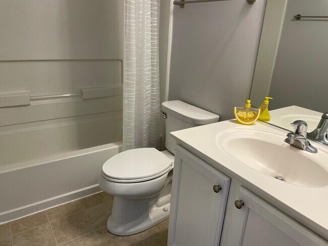 Building Photo - 416 Conservatory Ln