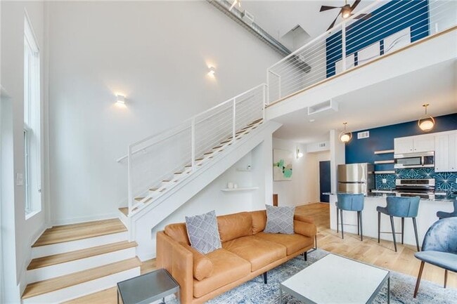 Building Photo - 208 12th St NE