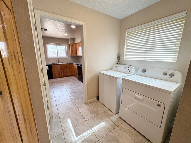 Building Photo - 3BR/2BA/2CG, with DOG RUN 2310 sq.ft. rental in Sierra Vista, AZ