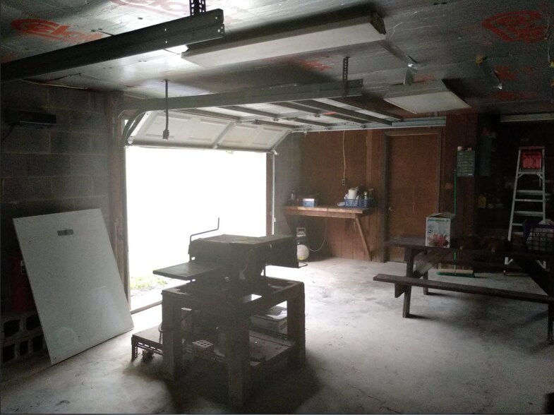 Building Photo - 4857 Cito Rd