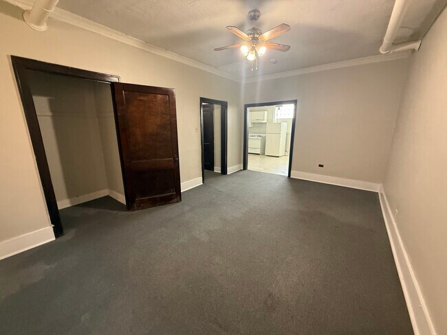 Building Photo - 3252 Maple Ave