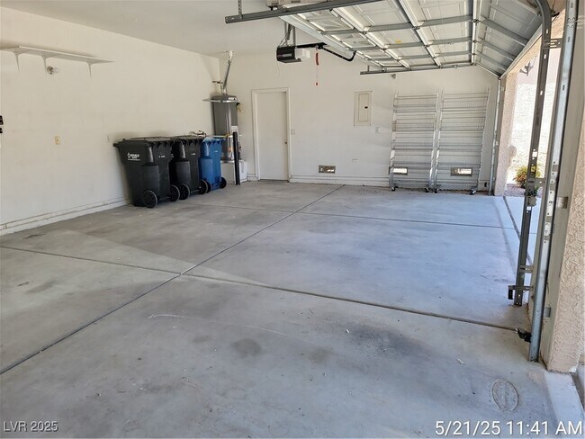 Building Photo - 8031 Lottie Ave