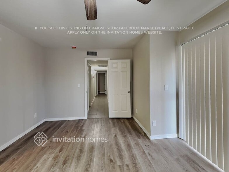 Building Photo - 11033 N 57th Dr