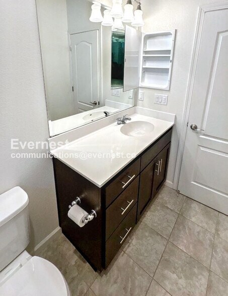 Building Photo - 60 Regency Pl