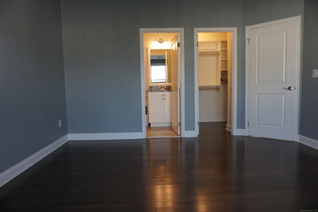 Building Photo - 56 Moorland Dr