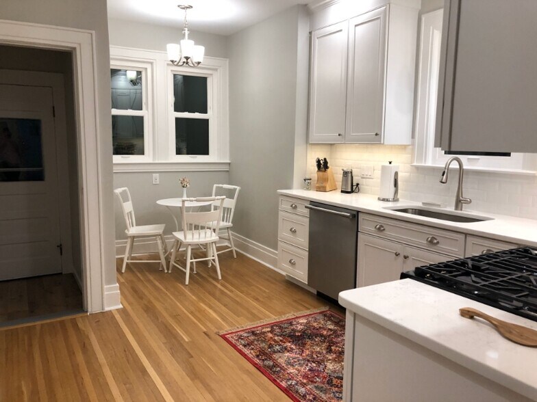 Primary Photo - 1804 Storrs Ave