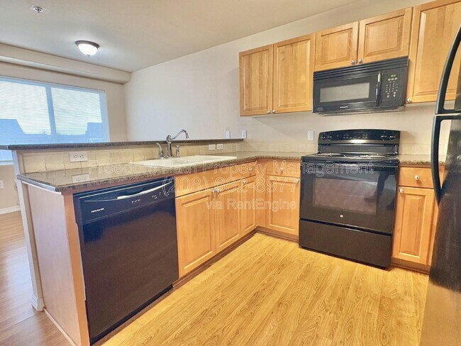 Building Photo - 310 N Promenade Loop