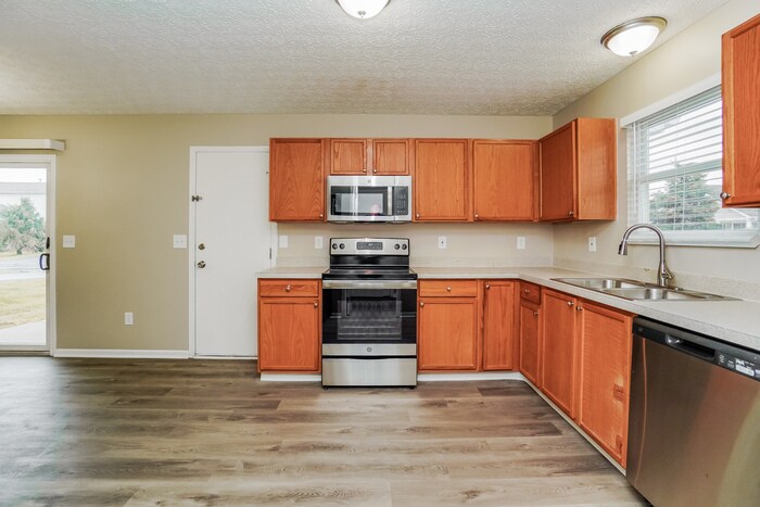 Building Photo - 5512 Beresford St