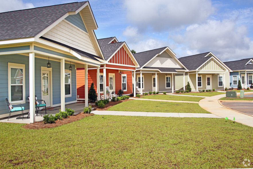 Primary Photo - THE COTTAGES DOTHAN