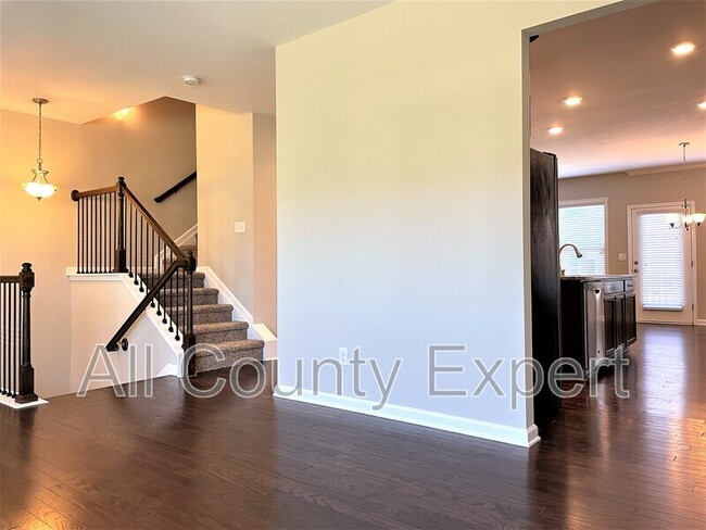 Building Photo - 912 Rose Way