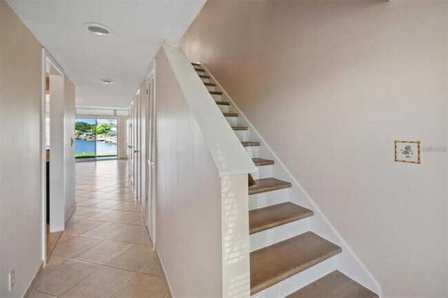 Building Photo - 44 Club House Dr